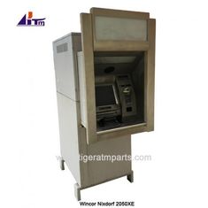 À travers le mur, le distributeur de billets Wincor Nixdorf Procash 2050XE