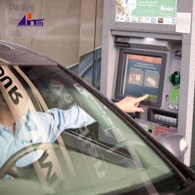 NCR SelfServ 34 NCR 6634 WalkUp à travers le mur plein fonctionnement ATM machine à argent