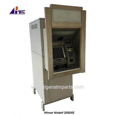 À travers le mur, le distributeur de billets Wincor Nixdorf Procash 2050XE
